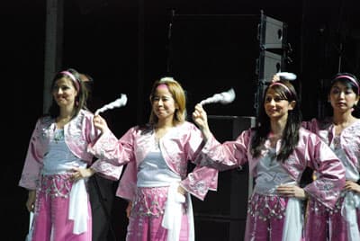 <p align="center"><strong><font face="arial,helvetica,sans-serif" size="2">Potburi Halkoyunları G&ouml;sterisi</font></strong></p>