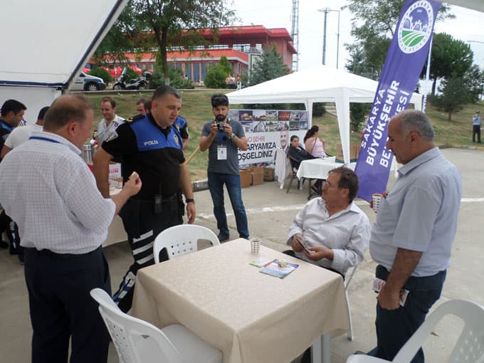 Sakarya Polisinden yeni öğrencilere "Dost eli"