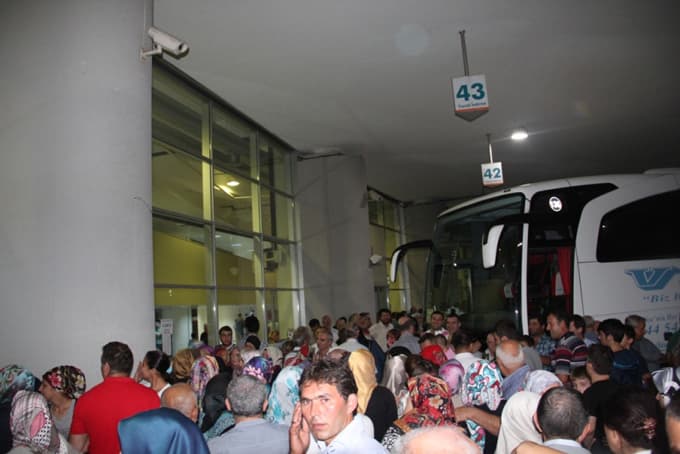 Sakarya'da ilk hac kafileleri dualarla uğurlandı