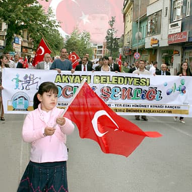 <p align="center"><strong><font face="arial,helvetica,sans-serif" size="2">23 Nisan Şenlikleri</font></strong></p>