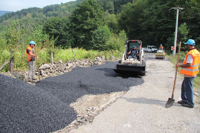 Hendek'te asfaltlama çalışmaları devam ediyor