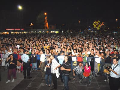 Yeni Türkü'den Muhteşem Konser