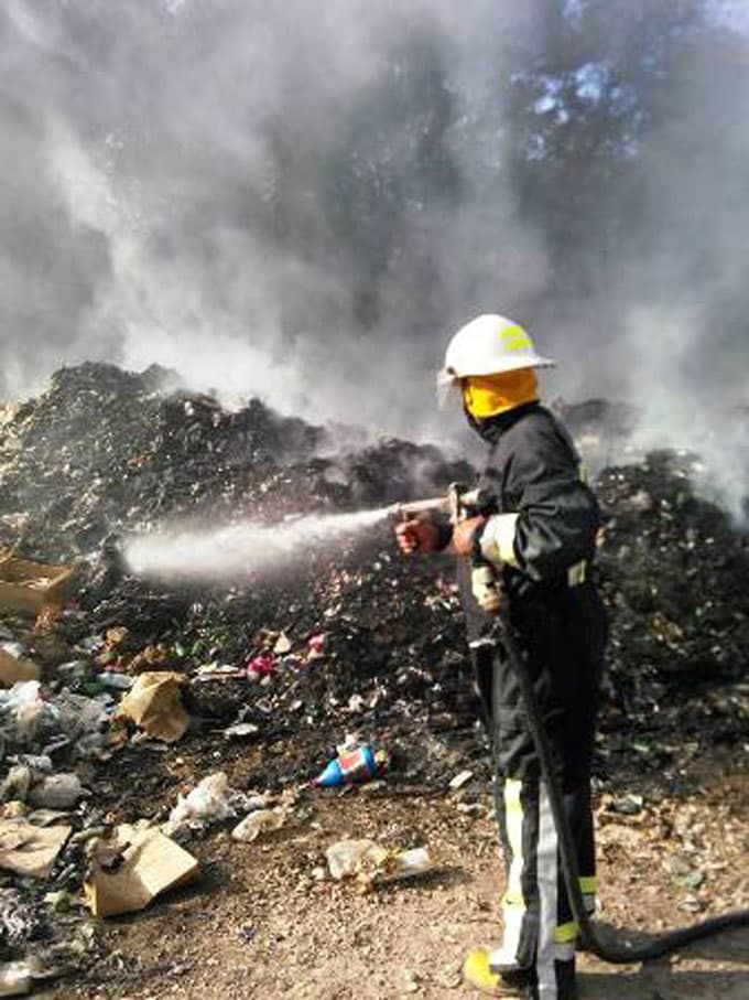 Çöp sahasındaki yangın tedirgin ediyor