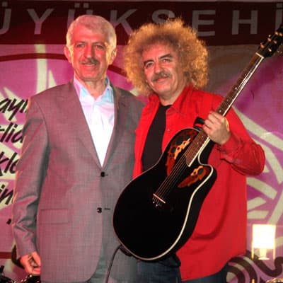 Yeni Türkü'den Muhteşem Konser