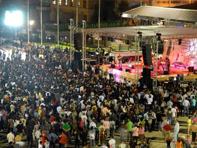 Yeni Türkü'den Muhteşem Konser