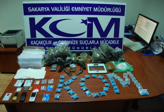 Emniyetin uyuşturucu operasyonları sürüyor