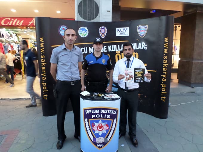 KOM ekipleri bilgilendirme stantları açtı