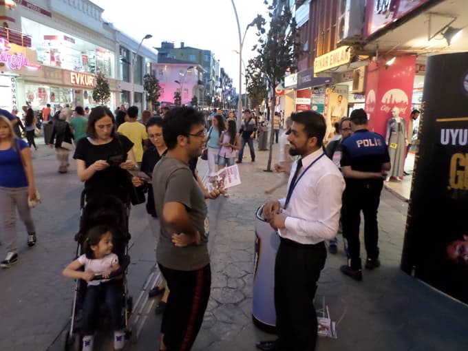 KOM ekipleri bilgilendirme stantları açtı