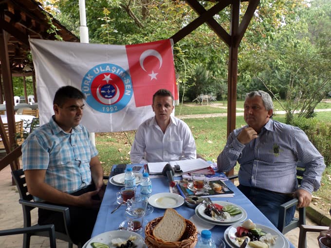 "YHT'nin güzergahı, siyasî şov amaçlı belirlenmiştir"