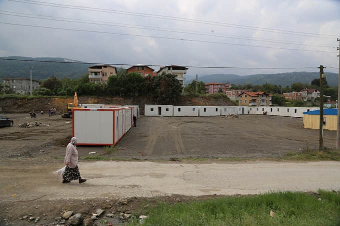 Sapanca Belediyesi konteynır kuruyor