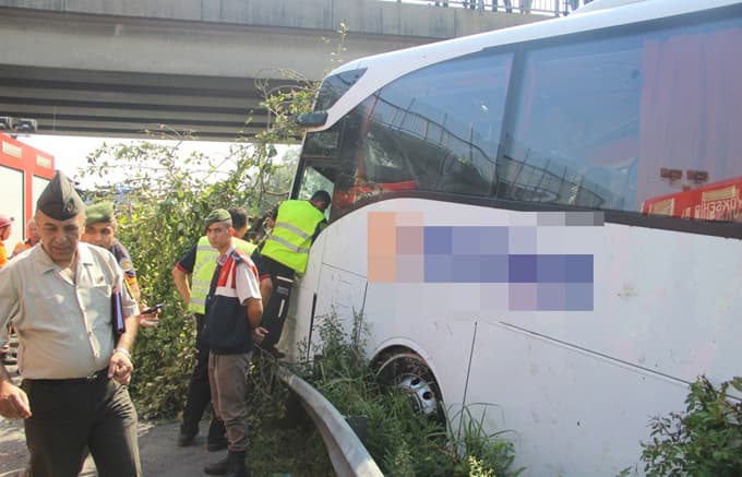 Yolcu otobüsü şarampole yuvarlandı!

