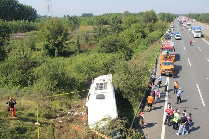 Yolcu otobüsü şarampole yuvarlandı!
