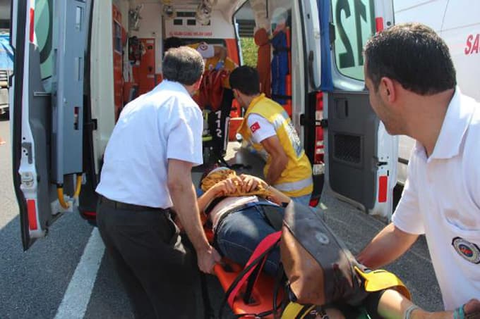 Yolcu otobüsü şarampole yuvarlandı!
