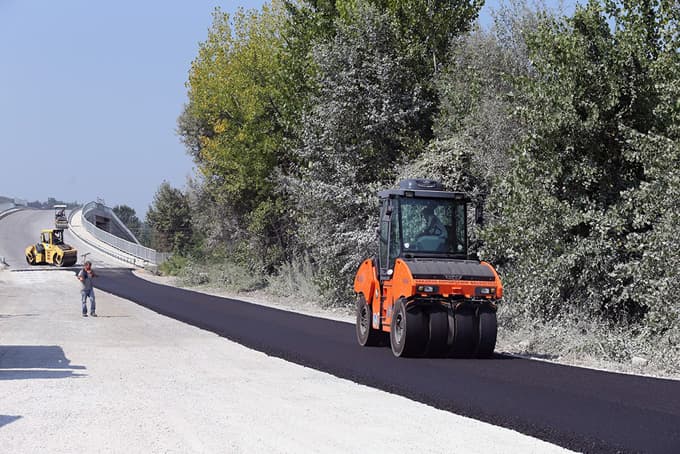 Arifiye ve Sapanca'da 5 bin ton asfalt