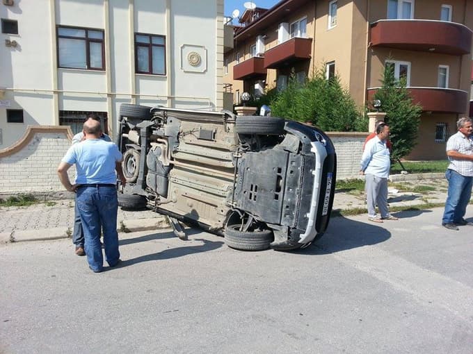 Traktör otomobille çarpıştı: 1 yaralı