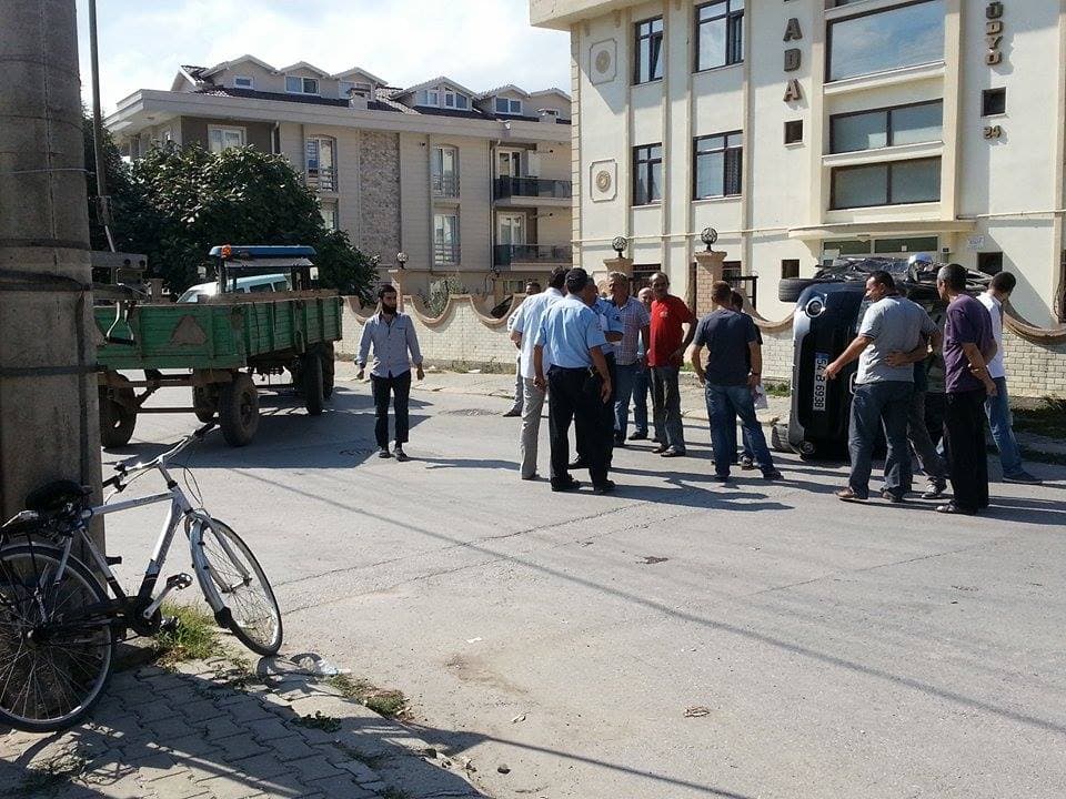 Traktör otomobille çarpıştı: 1 yaralı