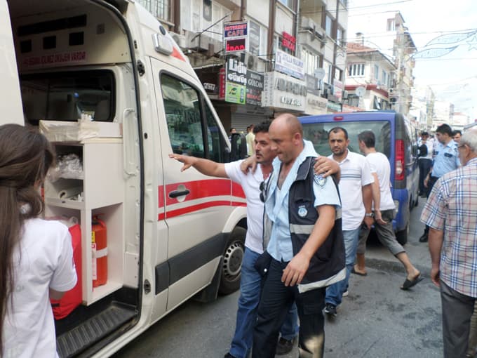 Esnaf ile zabıta kavgası: 1 yaralı
