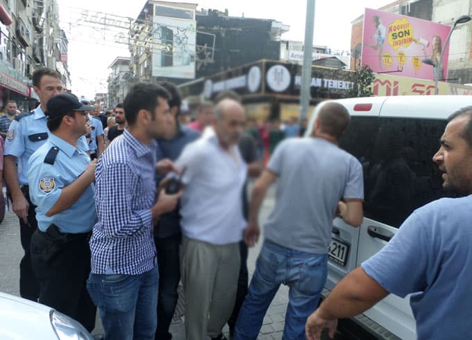 Polise karşı direnen baba oğul gözaltına alındı