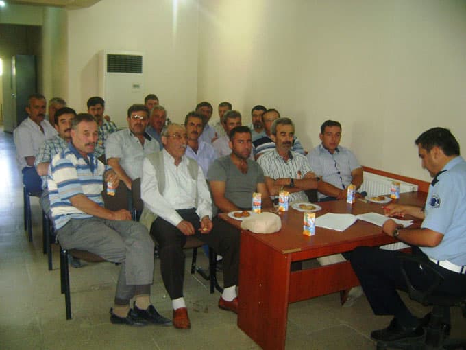 Emniyet, servis sürücüleri ile toplantı yaptı
