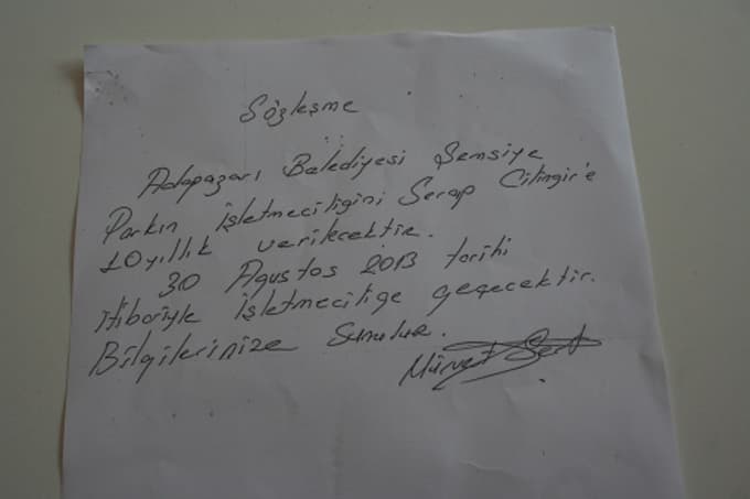 Bakanların adını kullanarak insanları dolandırdı