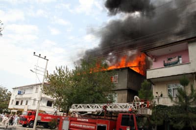 Apartmanda Çıkan Yangın Korkuttu