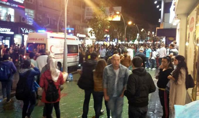 Çark Caddesi'nde bıçaklı saldırı skandalı!
