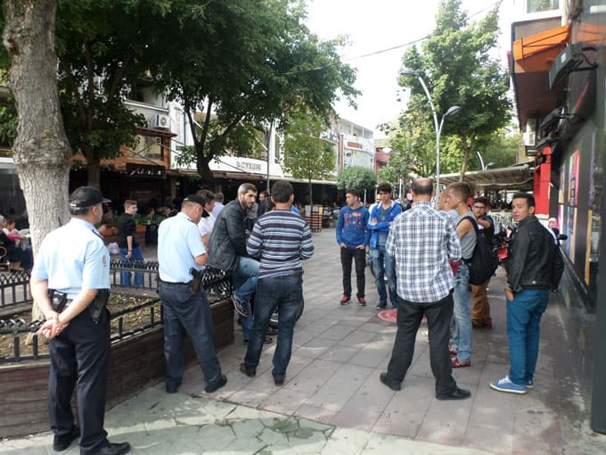 Çark Caddesi'nde bıçaklı saldırı skandalı!