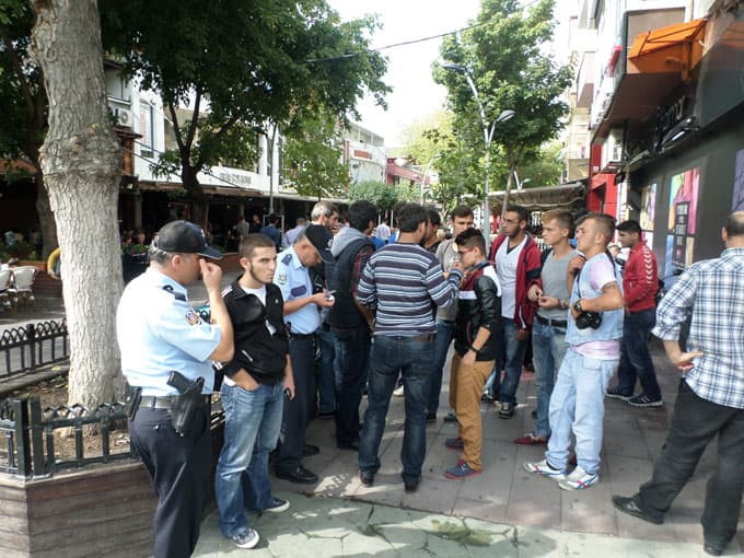 Çark Caddesi'nde bıçaklı saldırı skandalı!