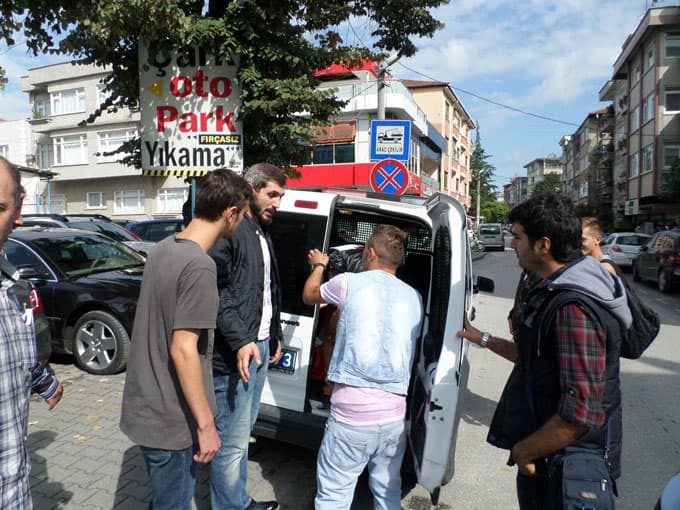 Çark Caddesi'nde bıçaklı saldırı skandalı!