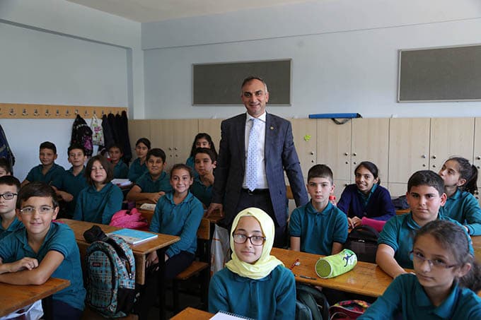 Başkan Yılmazer okulları ziyaret etti