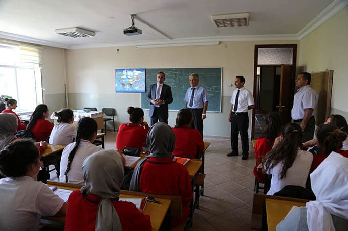 Başkan Yılmazer okulları ziyaret etti