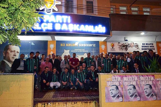 Ak Parti Serdivan Başkanlığı Sakaryaspor'a sahip çıkıyor