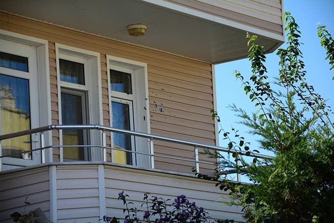 Karasu Belediye Başkanı'nın evi kurşunlandı