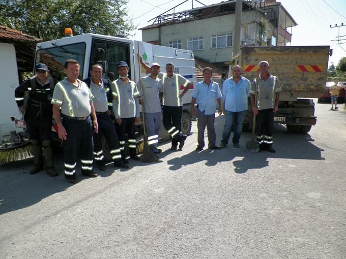 Adapazarı Belediyesi sokakları temizliyor