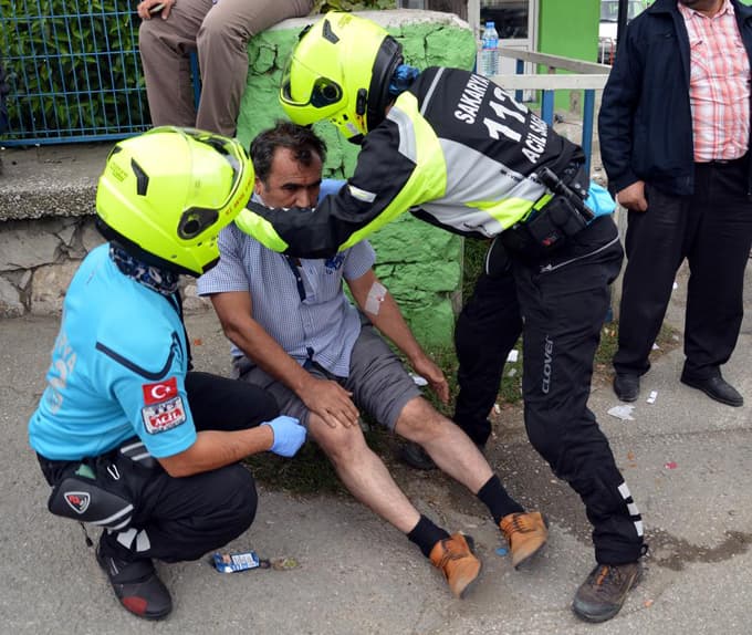 Sakarya'da iki kamyon çarpıştı: 2 yaralı 