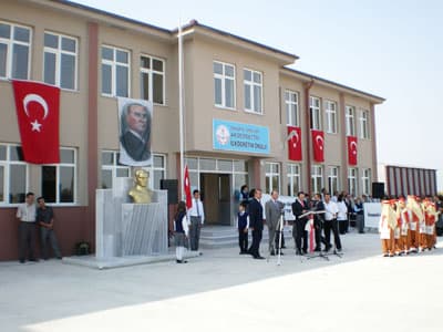 Akşemsettin İlköğretim Okulu Bugün Törenle Açıldı