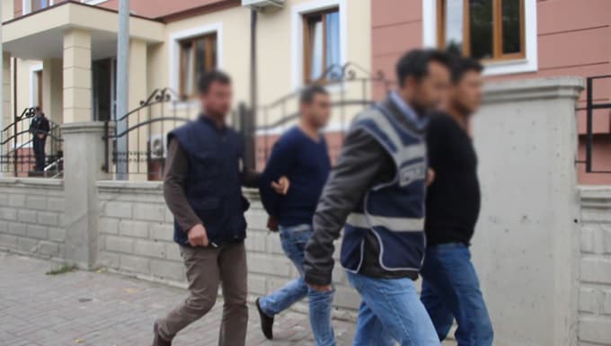 Polis, dolandırıcıları suçüstü yakaladı