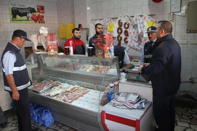 Akyazı'da kasaplara denetim yapıldı