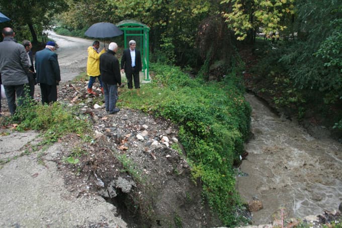 Akyazı'da sağanak yağış hasara neden oldu