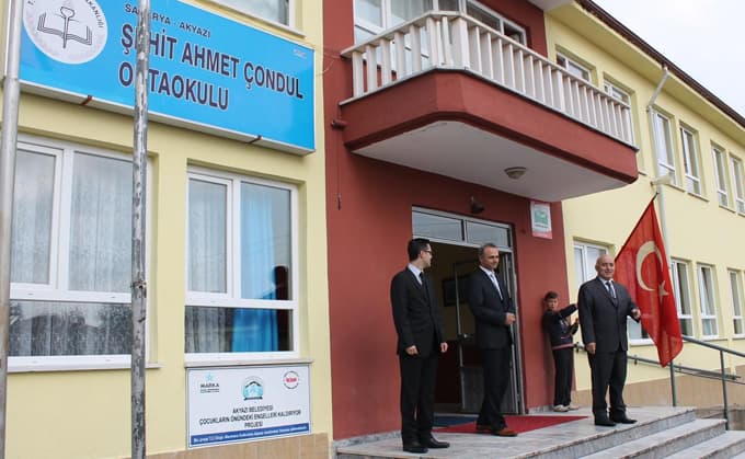 Akyazı Milli Eğitim Müdürü Özdemir'den okul ziyareti 