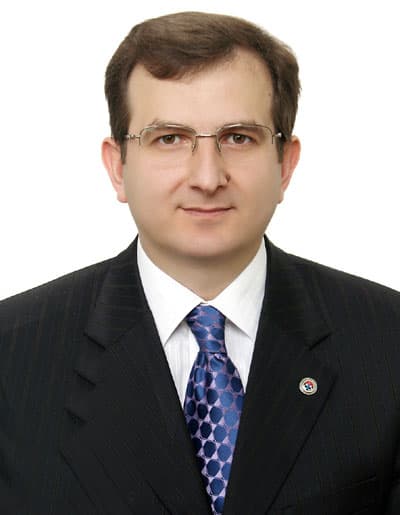 Satranç Antrenör Kursunu Bitirenlere Belge Verildi