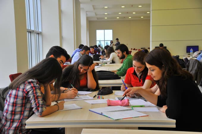 SAÜ Merkez Kütüphane'de bilgiye sınırsız erişim