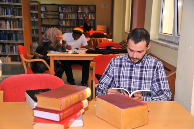 SAÜ Merkez Kütüphane'de bilgiye sınırsız erişim