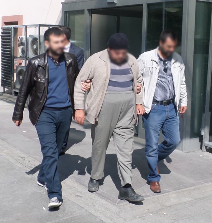 Erenler'de şakalaşırken arkadaşını bıçakladı