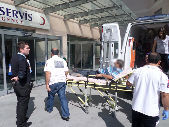 Erenler'de şakalaşırken arkadaşını bıçakladı