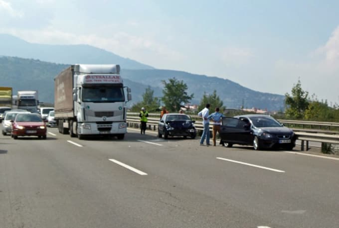 TEM'de zincirleme kaza