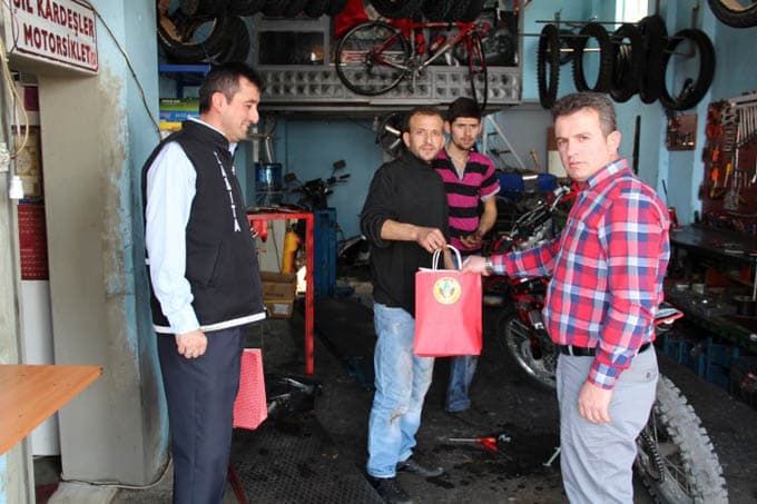 Belediyemizden esnaf ile bayramlaşma
