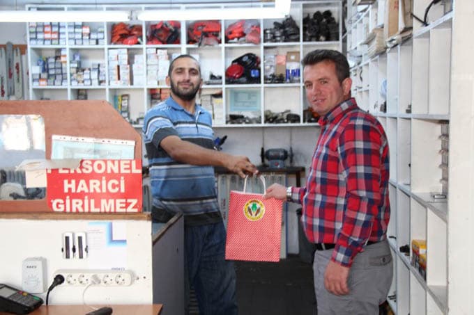Belediyemizden esnaf ile bayramlaşma