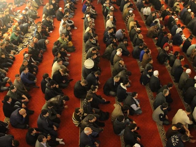 Ailelerinden Uzakta Bayram Geçiriyolar!