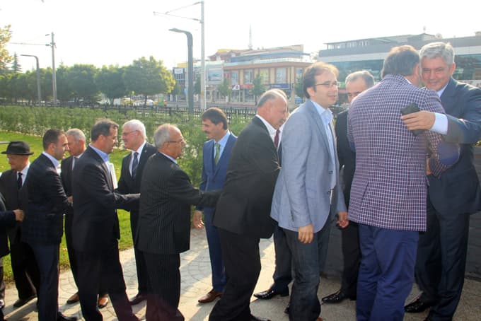 Ayşenur İslam, Sakarya'da bayramlaşma törenine katıldı